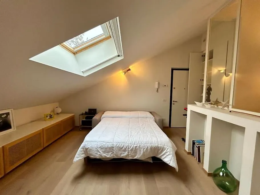 Appartement Cozy Attic At The End Of Via Savona à Milan 0*,